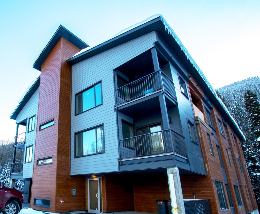 The Burfield Hotel Sun Peaks Exterior foto